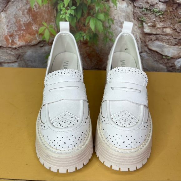 MIA Off-White Oxford Platform Loafers, 8M - Picture 13 of 13
